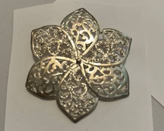 Beautiful silver toned brooch