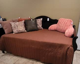 Sealy Mattress Day Bed
W/trundle