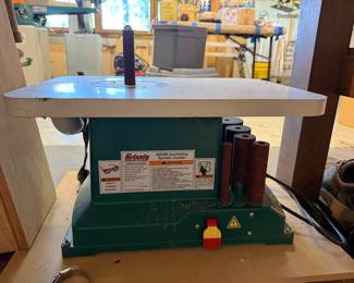 *	#113	Grizzly G0538 Oscalating Spindle Sander 	 $150.00 				