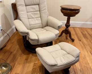 	#30	Stressless Style Belnick Inc Leather Recliner and Ottoman	 $200.00 				