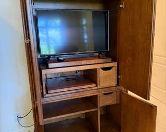 	#71	Henredon Cabinet 38x19x72	 $100.00 				