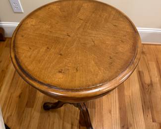 	#32	Round Table 17"x29"	 $80.00 				