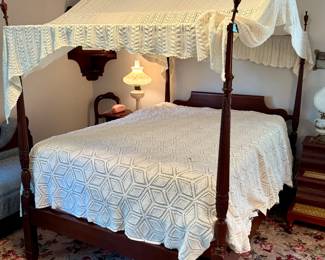 Queen Size Wood Canopy Bed