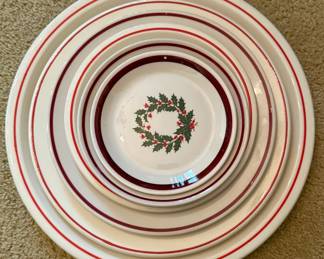 Holiday Wreath Set of Plates 