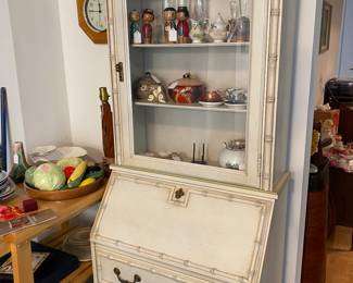 Nice lighted display writing desk