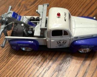 1940s Style Tow Truck Diecast Model