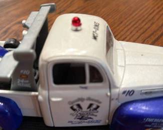 1940s Style Tow Truck Diecast Model