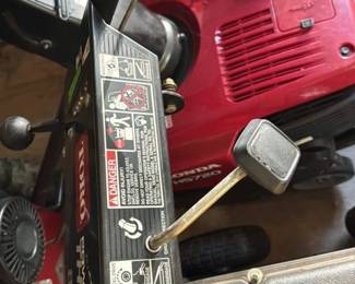 Toro Power Throw 824 XL Snow Blower