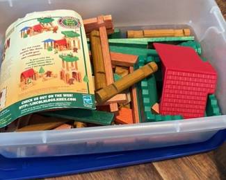 Lincoln Logs Building Set