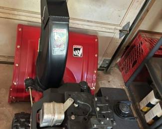 Toro Power Throw 824 XL Snow Blower