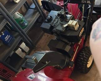 Toro Power Throw 824 XL Snow Blower
