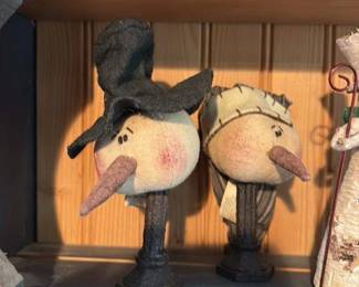 Primitive snowman figurines