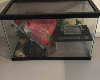 Vertical Terrarium with Mesh Door