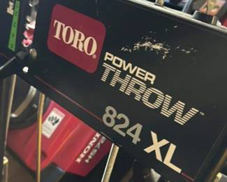 Toro Power Throw 824 XL Snow Blower