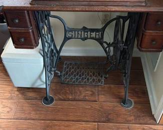 Thomas Home Phonograph with Singer Sewing Machine Table