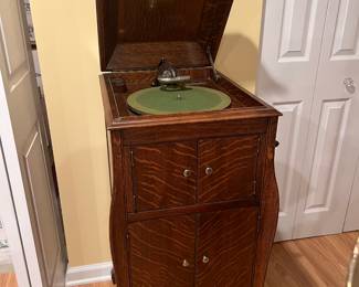 Antique Victrola Talking Machine - Works