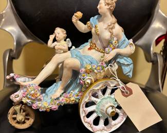 Antique Meissen Porcelaine Venus & Cupid