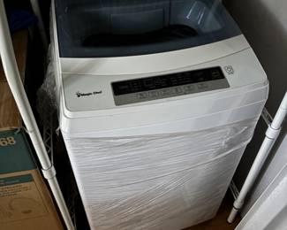Washer dryer with stand new never hooked up