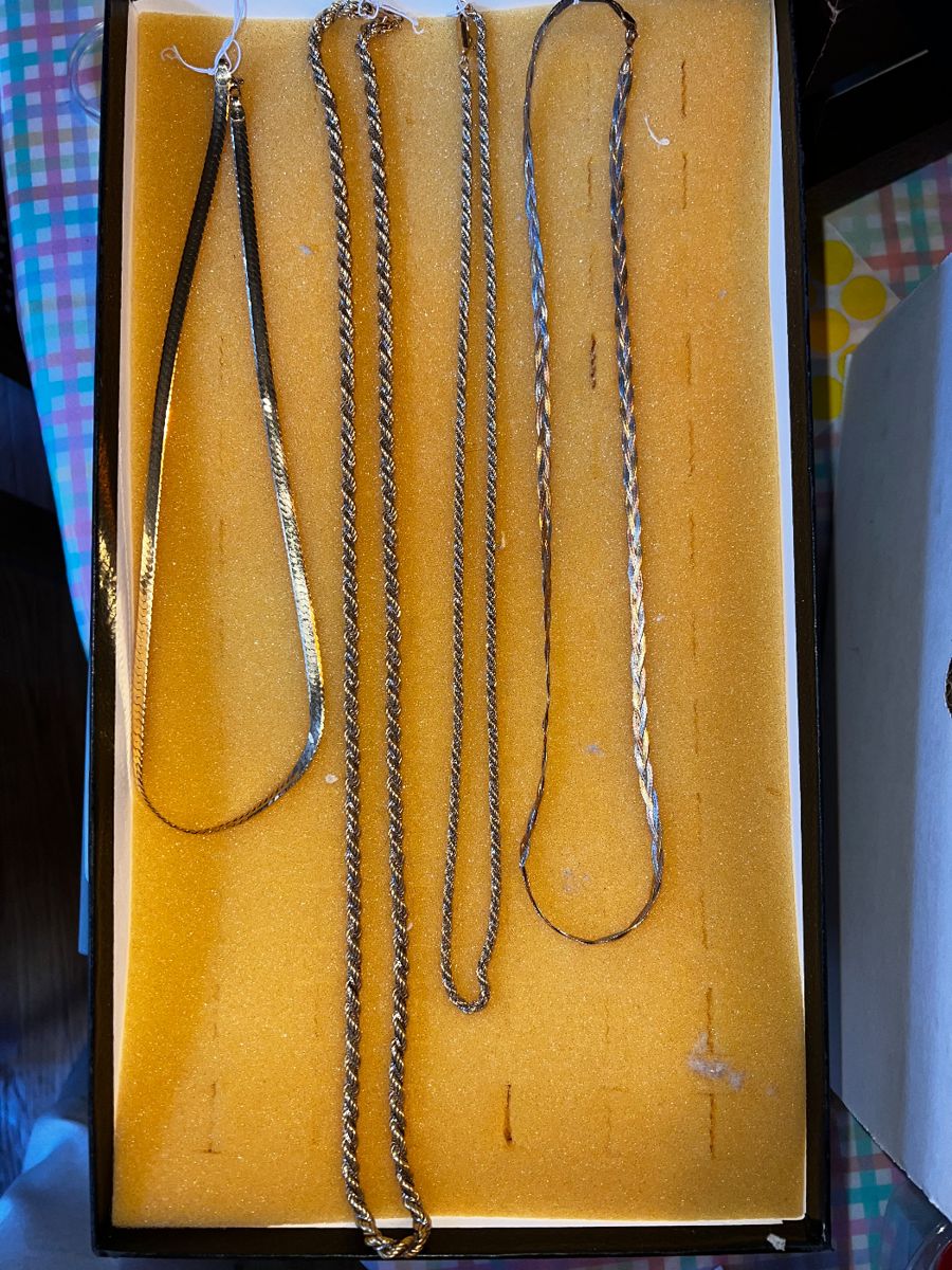 Stunning coll. of gold necklaces. 14 & 18k