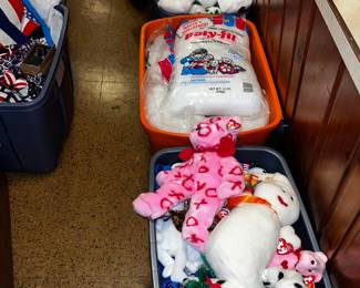 Can’t describe, explain or even count how many TY  rabies babies and other stuffed animals we have for you. Conditionnof this collection is excellent. 