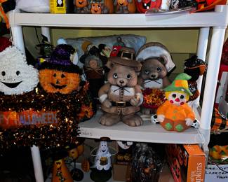 Fun and spooky coll of Halloween decor. Photos simply can’t convery the quantity of goods available to you!!!