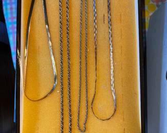 Stunning coll. of gold necklaces. 14 & 18k