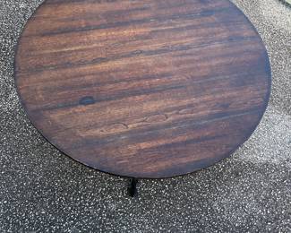 Adjustable height coffee table