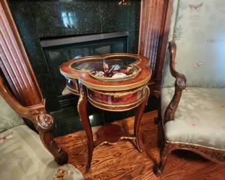 French Style Clover Shaped Curio Accent Table