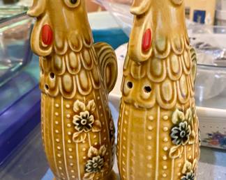 Chicken salt & pepper shakers
