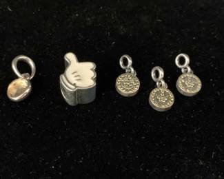 SH980VPandora Charms, Mickey Glove Smile