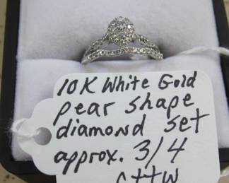 10K White Gold Pear Shape Diamond Ring Set