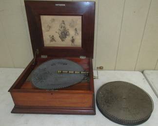 Music Box w/13 Discs - Plays Beautifully 