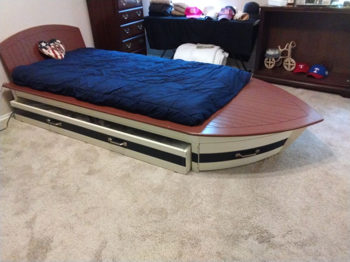 Boat trundle bed