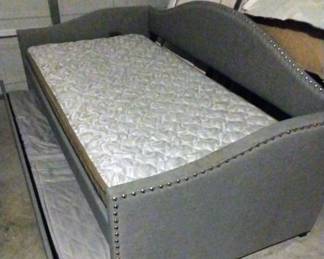 Trundle bed
