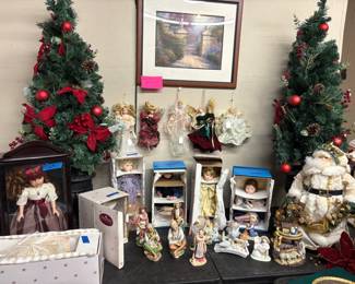 MORE CHRISTMAS DECOR AND ASHTON DRAKE DOLLS.