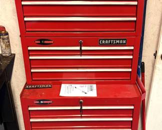 IN EXCELLENT CONDITION CRAFTSMAN BALL BEARING ROLL AROUND TRIPLE STAKER TOOLBOX WITH KEYS.