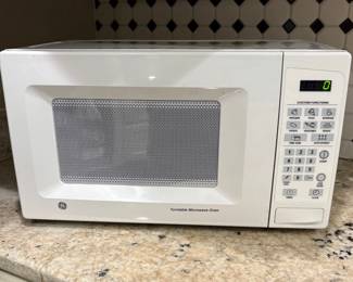 SMALL GE MICROWAVE.  PERFECT FOR DORM!