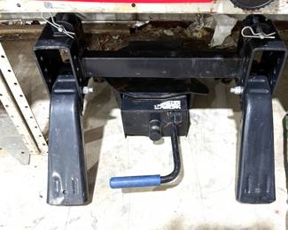 VERY LIGHTLY USED 5th WHEEL HITCH.