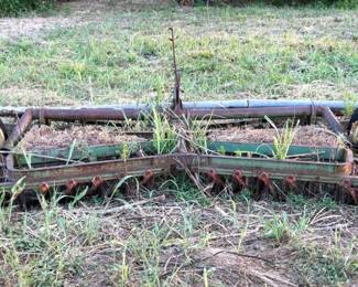 JOHN DEERE HAY TEDDER.