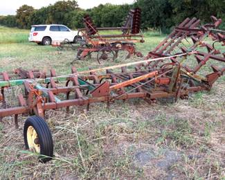 JOHN DEERE FIELD CULTIVATOR.