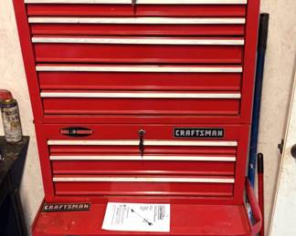 IN EXCELLENT CONDITION CRAFTSMAN BALL BEARING ROLL AROUND TRIPLE STAKER TOOLBOX WITH KEYS.