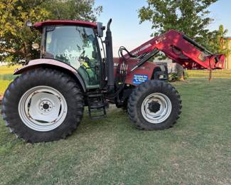 2008 CASE IH 115 MAXXUM 4X4 WITH BOX BLADE AND ROUND BAIL LOADER. ONLY 5,300 HOURS FANTASTIC RUNNING TRACTOR WITH AC AND BRAND-NEW BATTERY.