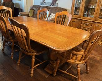 WONDERFUL DINING TABLE WITH 6 CHAIRS