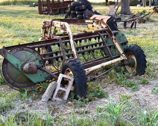 JOHN DEERE 640 HAY RAKE,