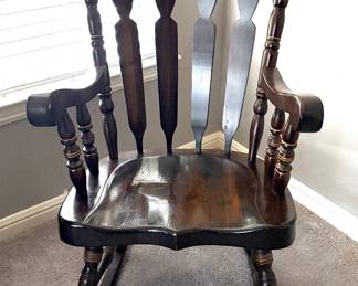 BEAUTIFUL VINTAGE ROCKING CHAIR