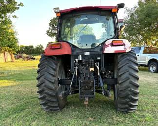 2008 CASE IH 115 MAXXUM 4X4 WITH BOX BLADE AND ROUND BAIL LOADER. ONLY 5,300 HOURS FANTASTIC RUNNING TRACTOR WITH AC AND BRAND-NEW BATTERY.