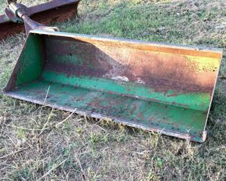 JOHN DEERE BUCKET