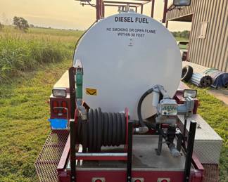 AWESOME AND APPEARS TO BE NEVER USED 1000 GALLON DEISEL FUEL PUP FUEL DELIVERY TRAILER JUST ADDED BRAND NEW COMMERCIAL BATTERY. RDS FUEL PUP MFG.