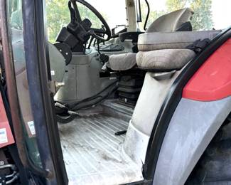 2008 CASE IH 115 MAXXUM 4X4 WITH BOX BLADE AND ROUND BAIL LOADER. ONLY 5,300 HOURS FANTASTIC RUNNING TRACTOR WITH AC AND BRAND-NEW BATTERY.