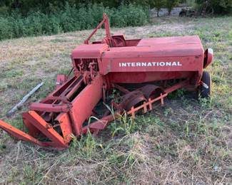 INTERNATIONAL 46 Small Square Baler.